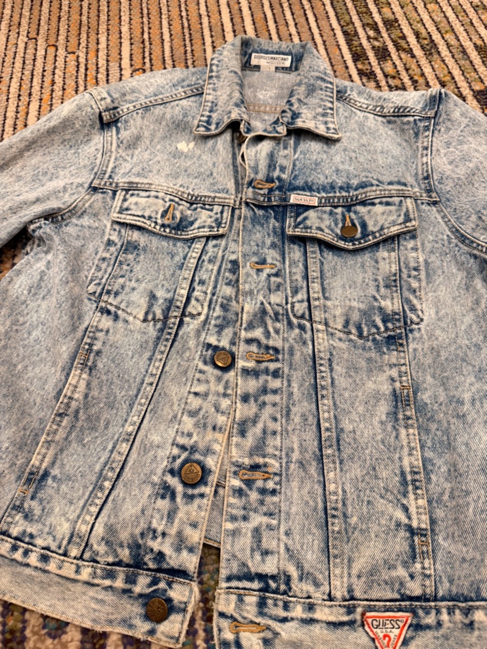 vintage Guess Georges Marciano denim jacket in a light acid wash - Picture 3 of 10